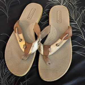 Women’s Sperry Topsider Seafish Leather Flip Flop with Gold Details Size 8.5